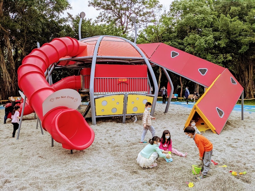 板橋環河公園 大型招潮蟹遊具