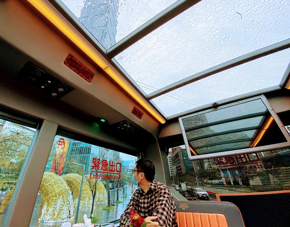 台北市雙層餐車巴士 (2).jpg