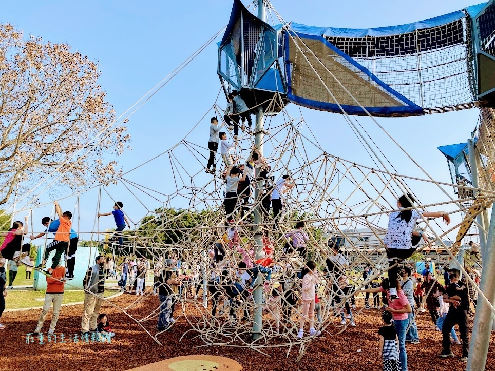 新生公園遊戲區地球旅行遊戲場