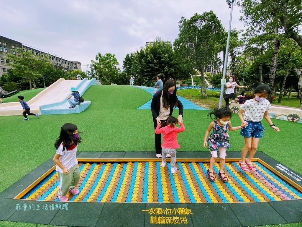 新莊頭前運動公園親子遊戲場 (3).jpg