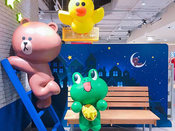 【台中】新光三越 LINE_FRIEND_Store終於不用飛奔去台北找熊大 🐻現在台中也有了 網美打卡必去