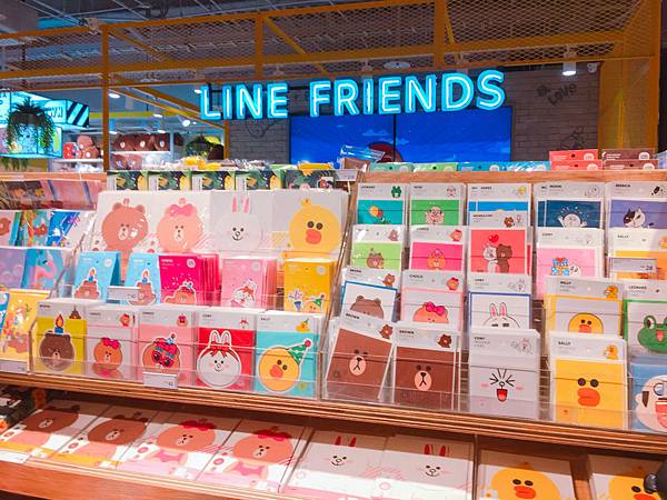【台中】新光三越 LINE_FRIEND_Store終於不用飛奔去台北找熊大 🐻現在台中也有了 網美打卡必去