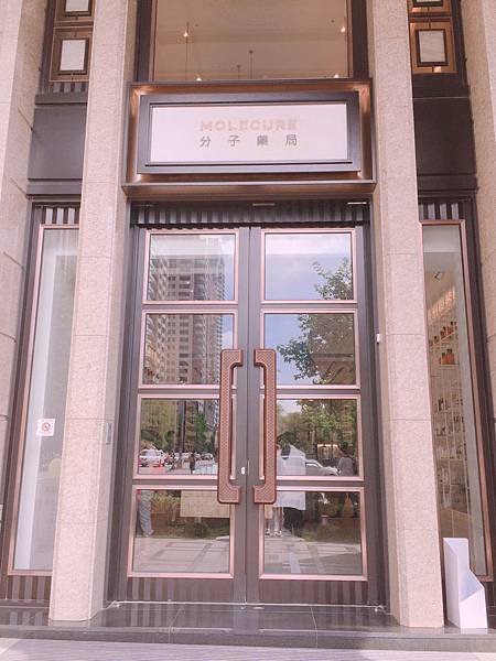 【台中】新光三越 LINE_FRIEND_Store終於不用飛奔去台北找熊大 🐻現在台中也有了 網美打卡必去