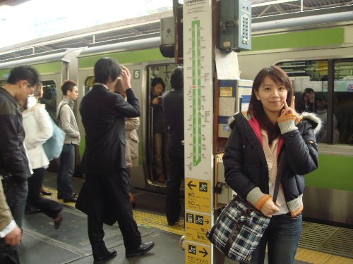 柱子上有行駛路線圖   