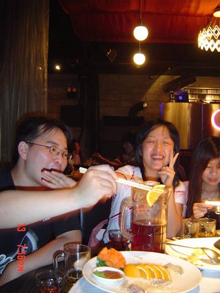 大家愉快吃飯中.JPG