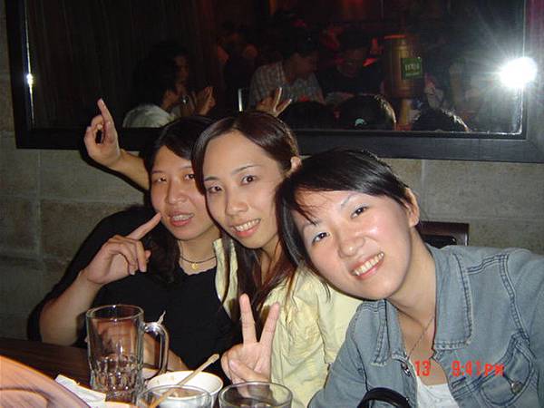 阿禎我跟矮人俏皮照.JPG