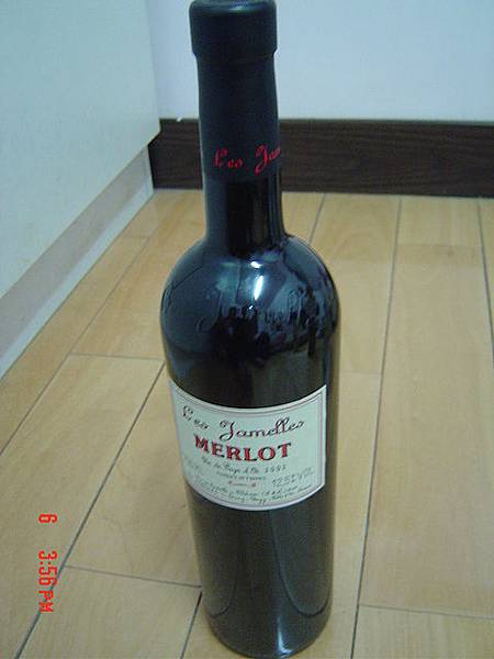 寶哥哥送的紅酒~雖他一直說不是7-11買的..大家還是不相信