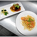 1040319-00-魚子海鮮義大利麵+豬肋排番茄烤蔬菜.JPG