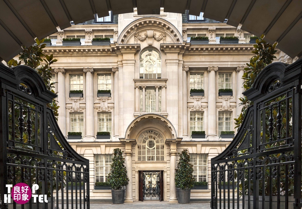 Rosewood London_Entrance_Wrought Iron Gates leading to Courtyard.jpg