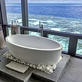 Bathtub at Kudadoo spa.jpg