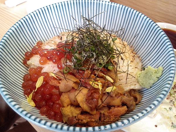 老闆限量三色丼