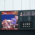井口被西岡砸派.JPG