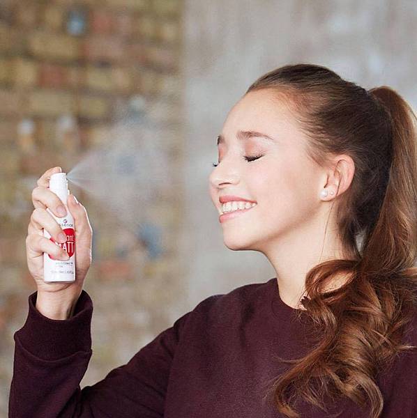 【essence 艾森絲】柔霧定妝噴霧