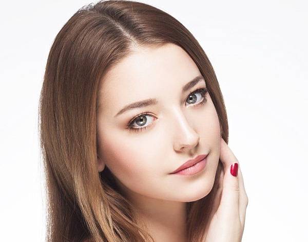 How-To-Look-Glam-with-Minimal-Makeup