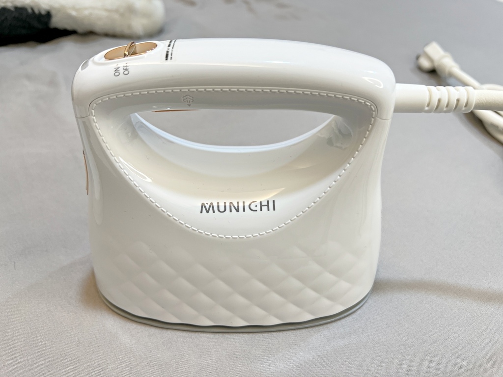 IMG_0597.JPG MSI-PQQ7 MUNICHI 沐尼黑 2 in1 蒸氣電熨斗 (珍珠白)
