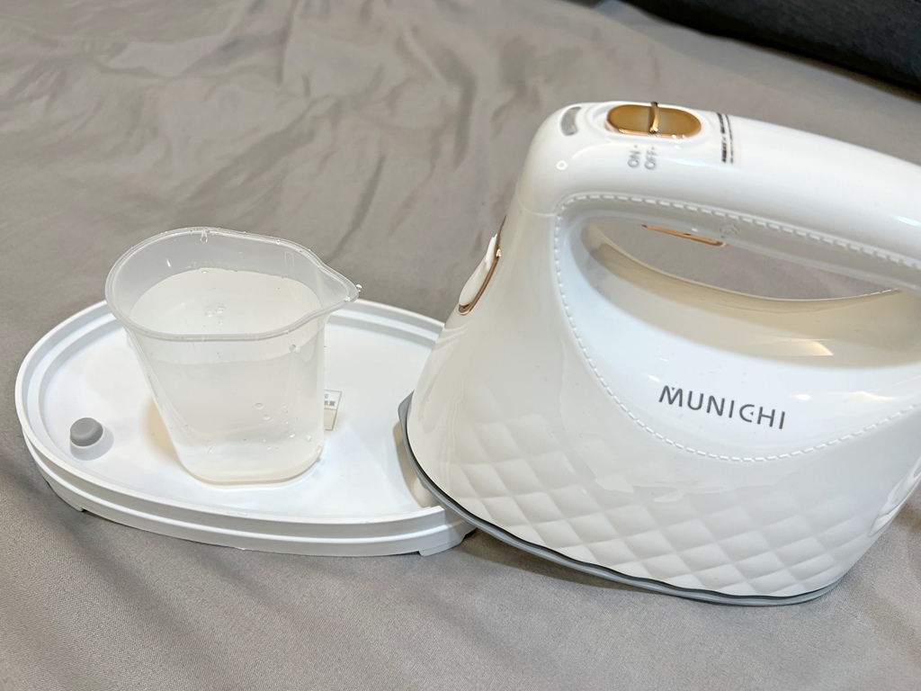 IMG_0608.JPG MSI-PQQ7 MUNICHI 沐尼黑 2 in1 蒸氣電熨斗 (珍珠白)