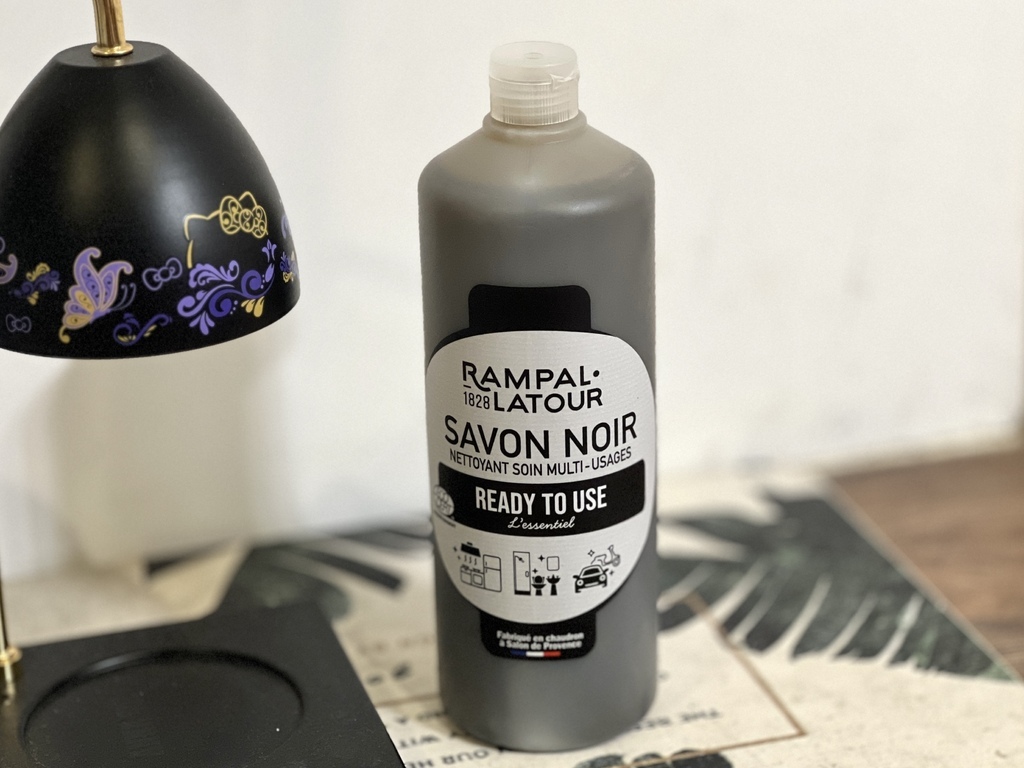 萬用清潔劑推薦！南法香頌・速潔橄欖油黑肥皂｜一瓶清潔完畢 地