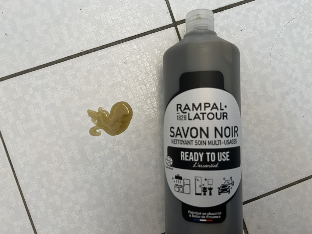 萬用清潔劑推薦！南法香頌・速潔橄欖油黑肥皂｜一瓶清潔完畢 地