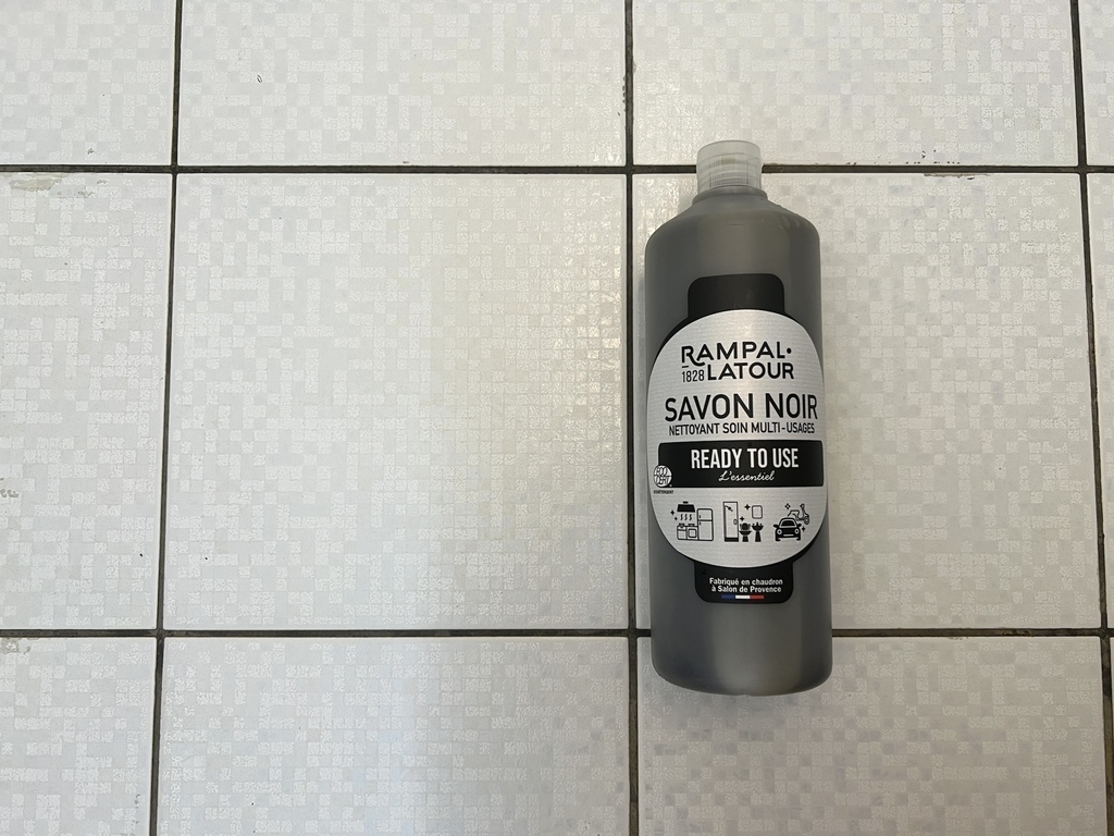 萬用清潔劑推薦！南法香頌・速潔橄欖油黑肥皂｜一瓶清潔完畢 地