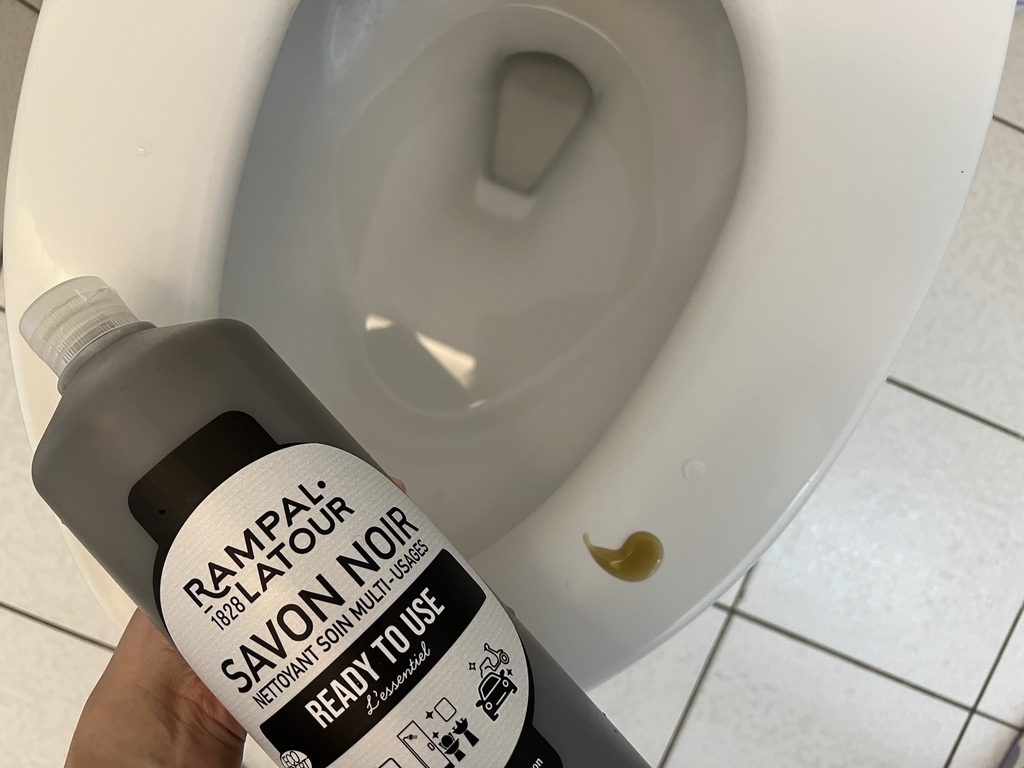 萬用清潔劑推薦！南法香頌・速潔橄欖油黑肥皂｜一瓶清潔完畢 地