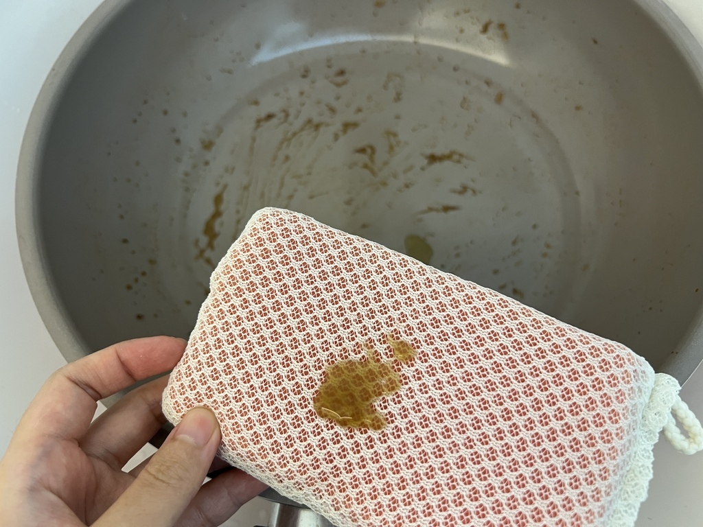 萬用清潔劑推薦！南法香頌・速潔橄欖油黑肥皂｜一瓶清潔完畢 地