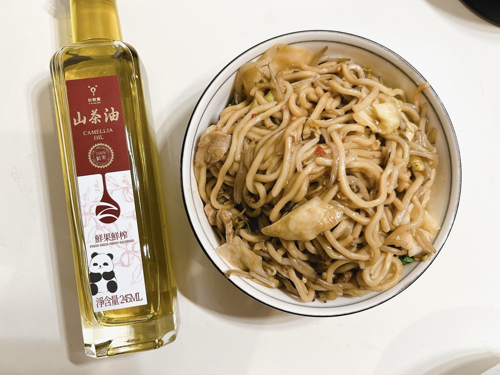 夏日營養素食料理・涼拌醃黃瓜｜籽熊寶·鮮果鮮榨山茶油開箱｜下