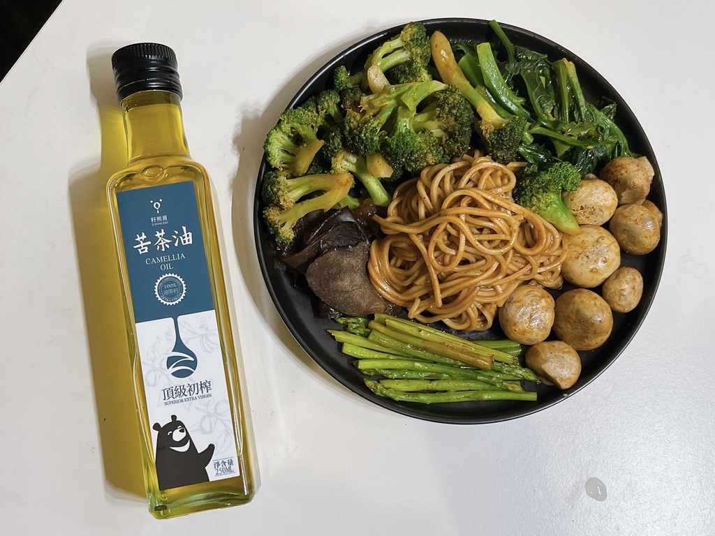 夏日營養素食料理・涼拌醃黃瓜｜籽熊寶·鮮果鮮榨山茶油開箱｜下