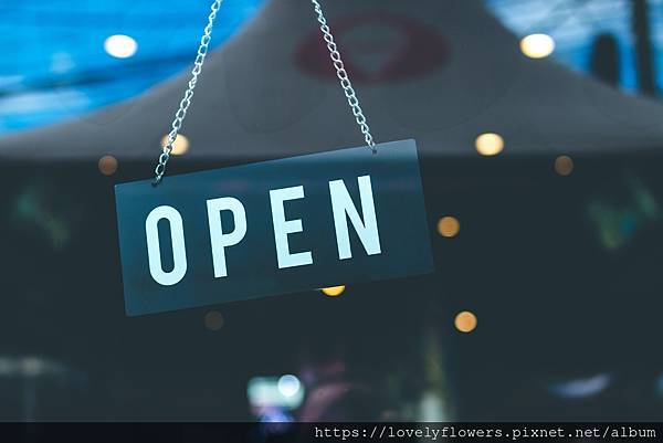 pexels-artem-beliaikin-1036857 pexels-artem-beliaikin-1036857