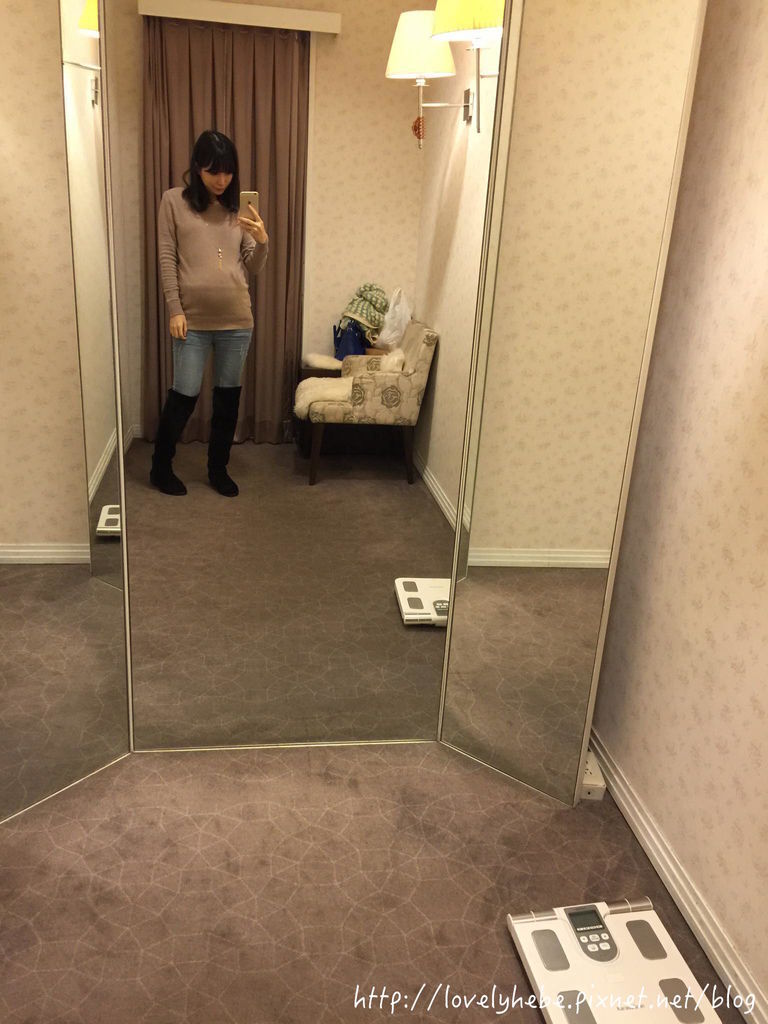 赫本塑身衣試穿間蠻大的 赫本塑身衣試穿間蠻大的