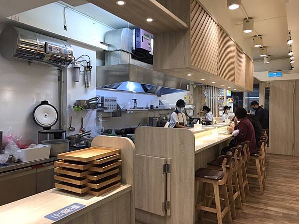 [食記 台北 養身雞膳食] 龍涎居 好湯 莊敬店 l 雞湯 