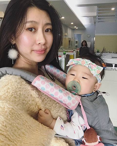 嬰兒背巾,揹巾,ergobaby,安全,坐墊,腰凳,人體工學,銀河,新生兒,嬰兒,好萊塢,女星 嬰兒背巾,揹巾,ergobaby,安全,坐墊,腰凳,人體工學,銀河,新生兒,嬰兒,好萊塢,女星