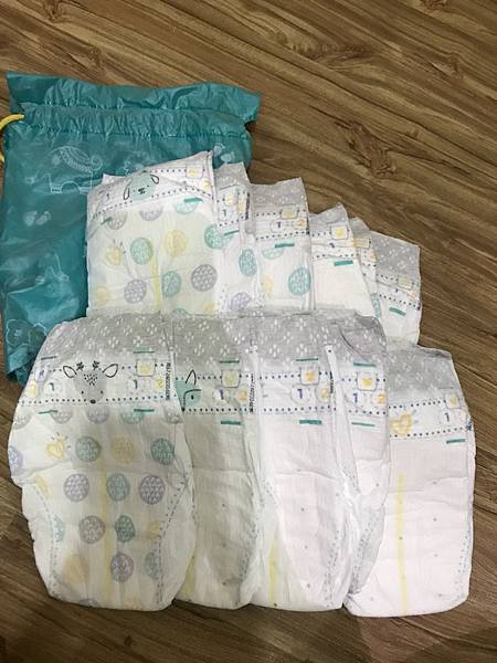 媽媽包,幫寶適,尿布,奶瓶,濕紙巾,媽媽,嬰兒,新生兒,吐奶,爸爸,明治奶粉 媽媽包,幫寶適,尿布,奶瓶,濕紙巾,媽媽,嬰兒,新生兒,吐奶,爸爸,明治奶粉