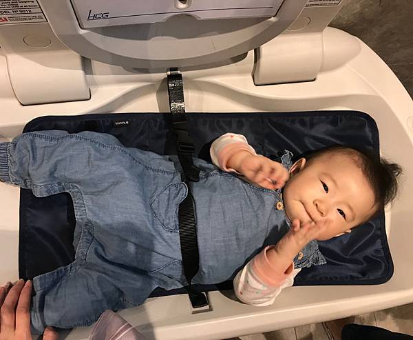 quinny,媽媽包,防水,爸爸包,74ounce,明治,奶粉,幫寶適,嬰兒出國,歐洲,義大利,保溫瓶,後揹包,托特包 quinny,媽媽包,防水,爸爸包,74ounce,明治,奶粉,幫寶適,嬰兒出國,歐洲,義大利,保溫瓶,後揹包,托特包