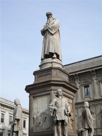達文西雕像