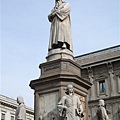 達文西雕像