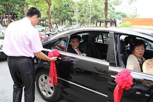 ღ 糸吉女昏ღ 迎娶 登記篇 弟弟要開車門請姐夫下車了 ღ ღ 痞客邦