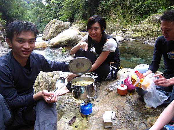 中午吃超級無敵美味的「泡麵」