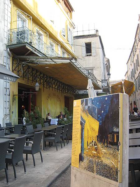 梵谷知名的畫作　知名的梵谷咖啡廳