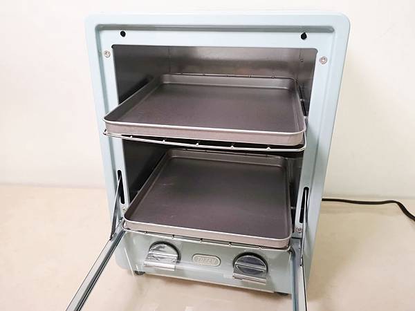 TOFFY 雙層烤箱放入烤盤後即可開始使用