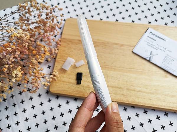 松下Panasonic ES-WF61電動修容刀使用4號電池