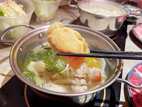 【美食】台北松山「肉吞俱樂部」台北火鍋推薦，走進最潮的霓虹迪