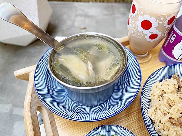 【美食】高雄新興「米院子油飯」全台最美油飯專賣店，銅板價就能