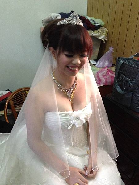 婚禮造型師 晶晶美學 彩妝造型/新娘秘書 Ivy&Sharon 造型作品連結 Ivy Huang 黃意婷 →http://lovendor99.pixnet.net/album/folder/3108228 造型作品連結 Sharon Huang 黃瀞萱 →http://lovendor99.pixnet.net/album/folder/3790712  晶晶美學【優質婚禮整合團隊】 新娘秘書/婚禮紀錄/風格婚紗/婚禮企劃 https://www.facebook.com/Lovendor.Wedding  發訊息給晶晶美學→https://www.facebook.com/messages/Lovendor  Cellphone:  Ivy Huang 黃意婷 0972-985099 Sharon Huang 黃瀞萱 0986-346566