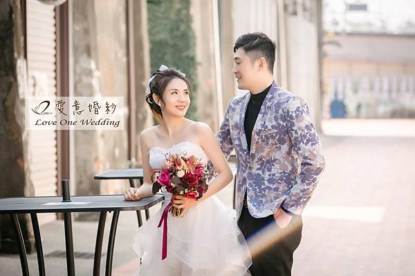 婚紗景點-高雄駁二拍婚紗_愛意婚紗_輕婚紗推薦 (1)-2023.jpg