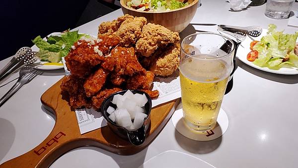 bb.q CHICKEN Taiwan 鬼怪炸雞店 世界最大