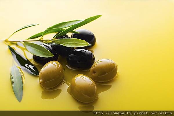 green-and-black-olives---approved-(hr).jpg