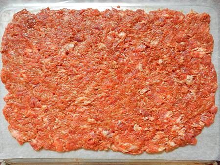 Jul232013 spread ground pork evenly on the baking paper