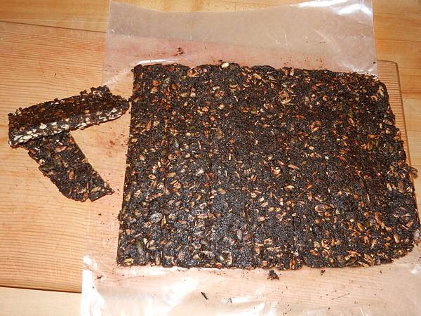 Nov222014 Nov222014 black sesame seed-chia seed energy bars_2