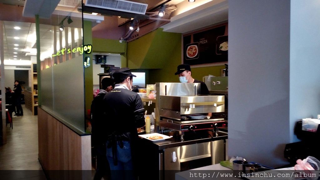 Nu Pasta義大利餐廳道地平價,一般其他義大利餐廳的 一份餐點起跳價格可能是200元,在Nu Pasta只要100多元就可以享受一頓豐盛的義大利麵好吃美食了,在新竹這種平價義大利麵餐廳真不多。 Nu Pasta義大利餐廳道地平價,一般其他義大利餐廳的 一份餐點起跳價格可能是200元,在Nu Pasta只要100多元就可以享受一頓豐盛的義大利麵好吃美食了,在新竹這種平價義大利麵餐廳真不多。