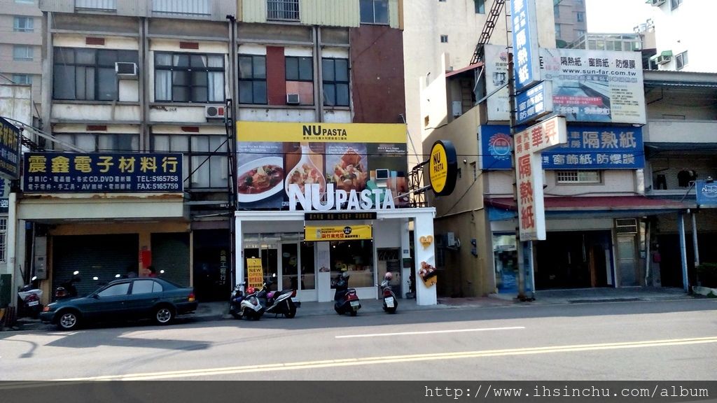 最近輕食或義大利食物蠻風行的,NU Pasta就在新竹開了好幾家連鎖店,主打平價好吃氣氛佳的美食用餐環境,鎖定年輕外食族群。 最近輕食或義大利食物蠻風行的,NU Pasta就在新竹開了好幾家連鎖店,主打平價好吃氣氛佳的美食用餐環境,鎖定年輕外食族群。